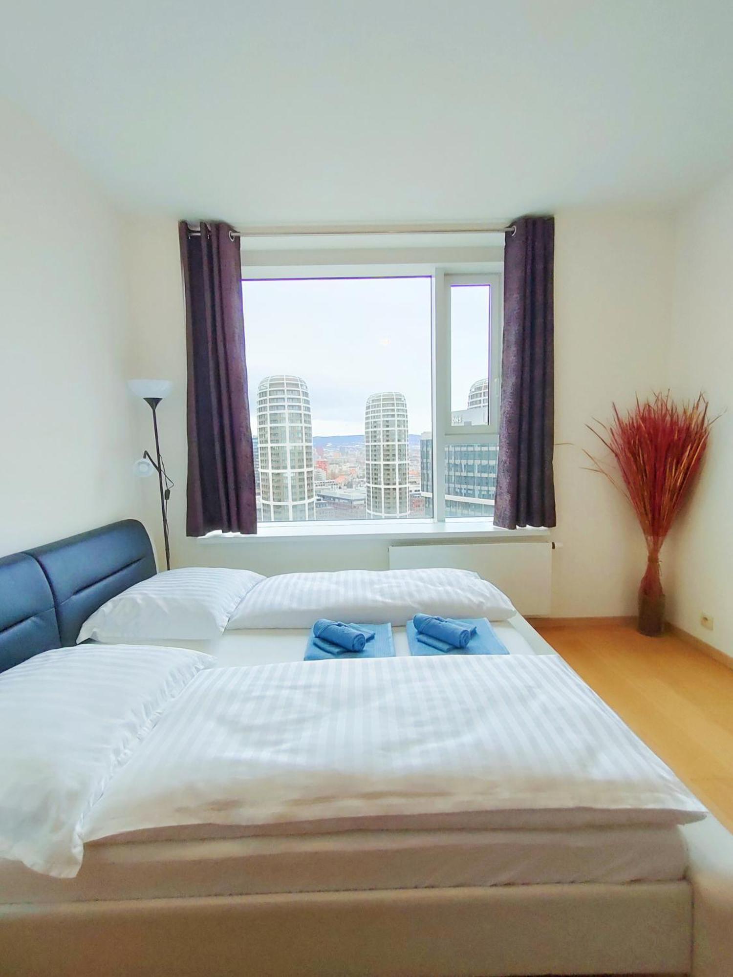 Sag Romantic 22 Floor Panorama City Free Parking Free Wifi Bratislava Exterior foto
